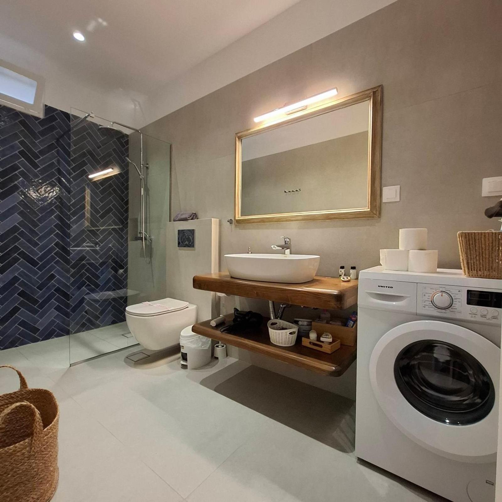 Aquarella-Stylish Veranda Apartment In Centre Of Poros Town 外观 照片