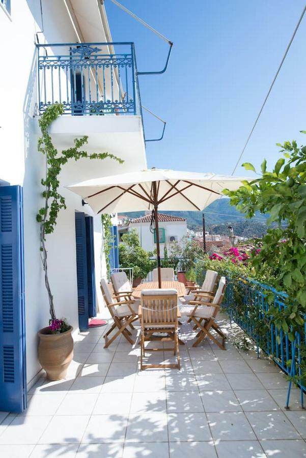 Aquarella-Stylish Veranda Apartment In Centre Of Poros Town 外观 照片