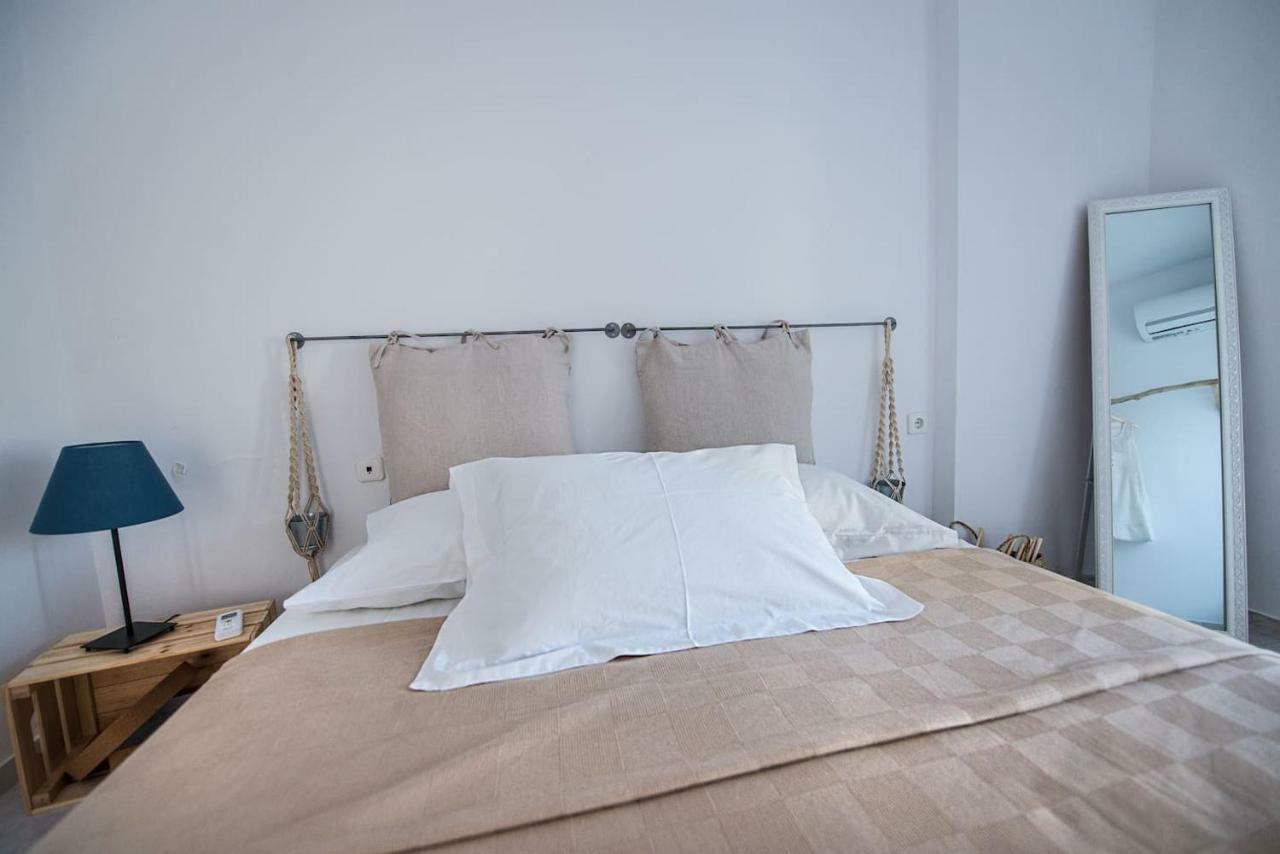 Aquarella-Stylish Veranda Apartment In Centre Of Poros Town 外观 照片