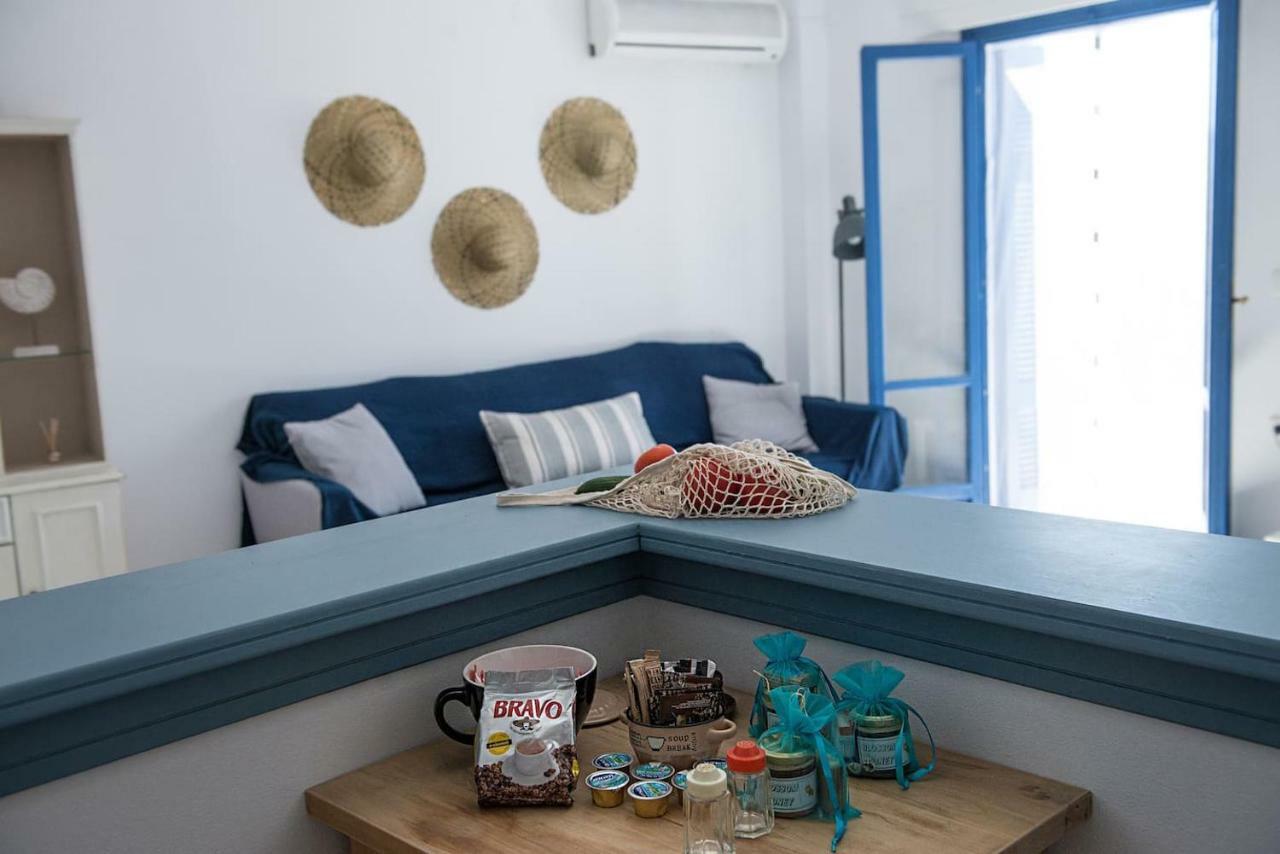 Aquarella-Stylish Veranda Apartment In Centre Of Poros Town 外观 照片